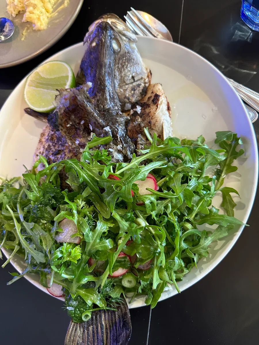 魚, Shucks Bar